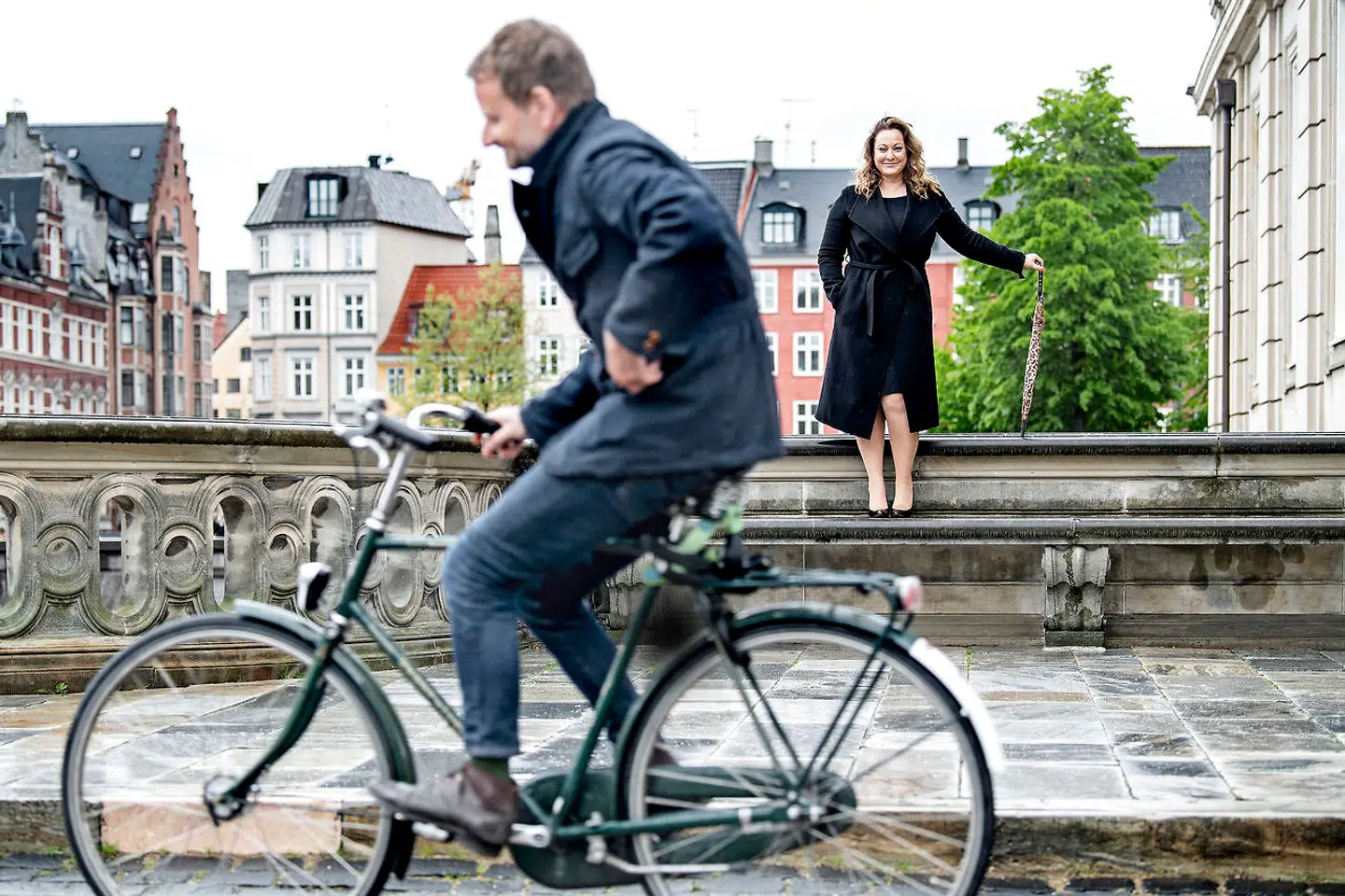 Livet i Danmark ligner sig selv. Eneste forskel efter fem et halvt år i udlandet er, at naboer og venner er »blevet ældre og er begyndt at bøvle med læsebriller«.