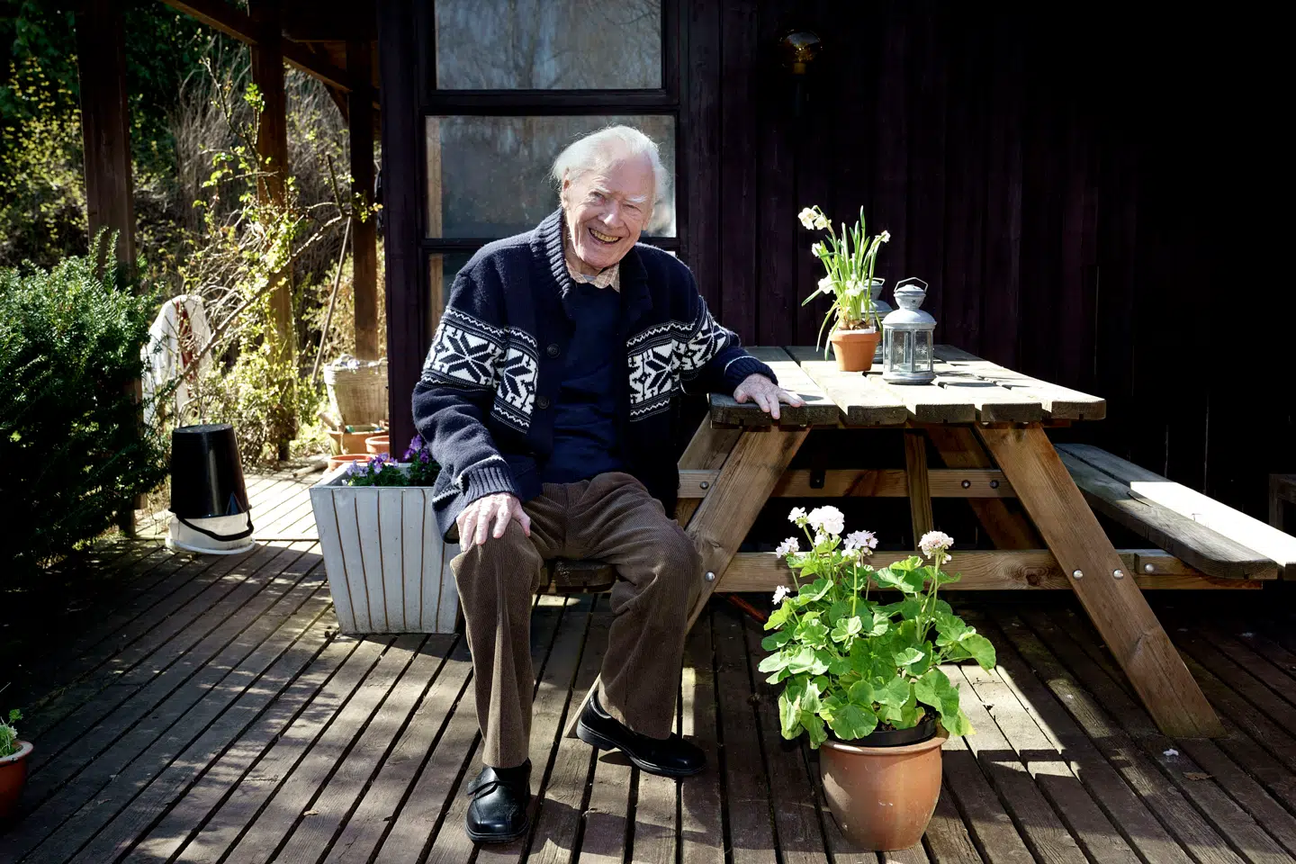 Poul Schlüter ses her i sit sommerhus under hans sidste interview i april 2021. Han døde fem uger senere.