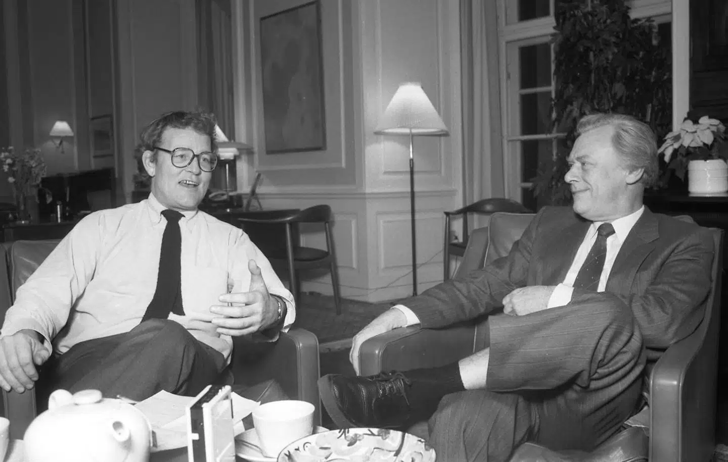 Niels Helveg Petersen (RV) og statsminister Poul Schlùter i 1985. Deres tætte forhold var afgørende for det borgerlige flertal i 1980erne.