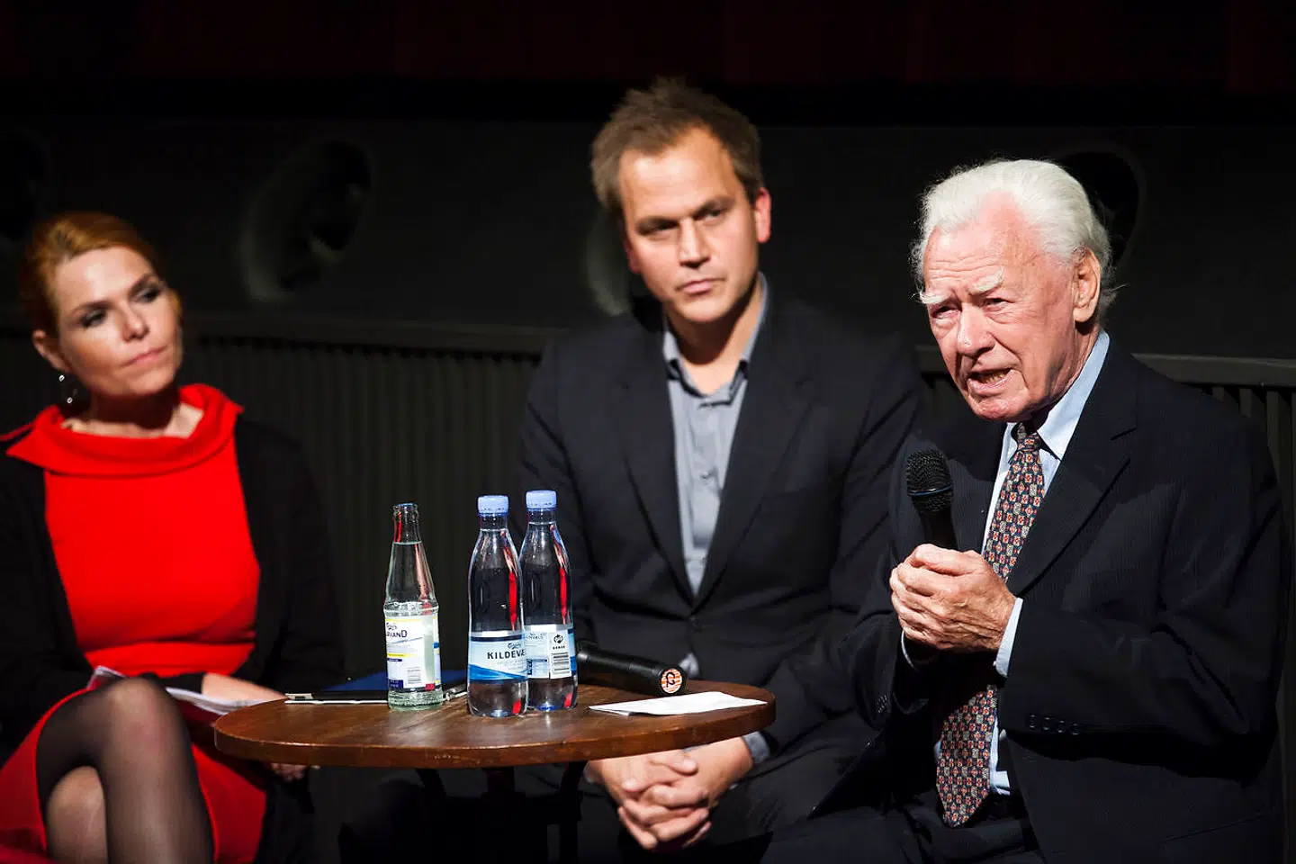 Poul Schlüter med Inger Støjberg og B.T.s internationale korrespondent, jakob Illeborg i Grand Teatret i 2012
