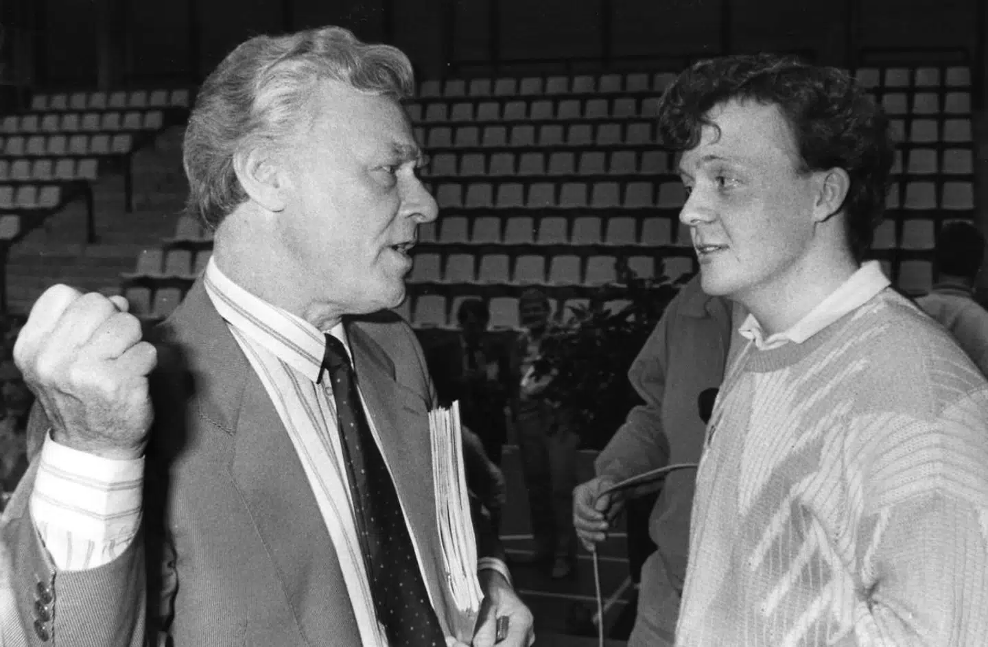 VU formand Lars Løkke Rasmussen i samtale med statsminister Poul Schlüter.