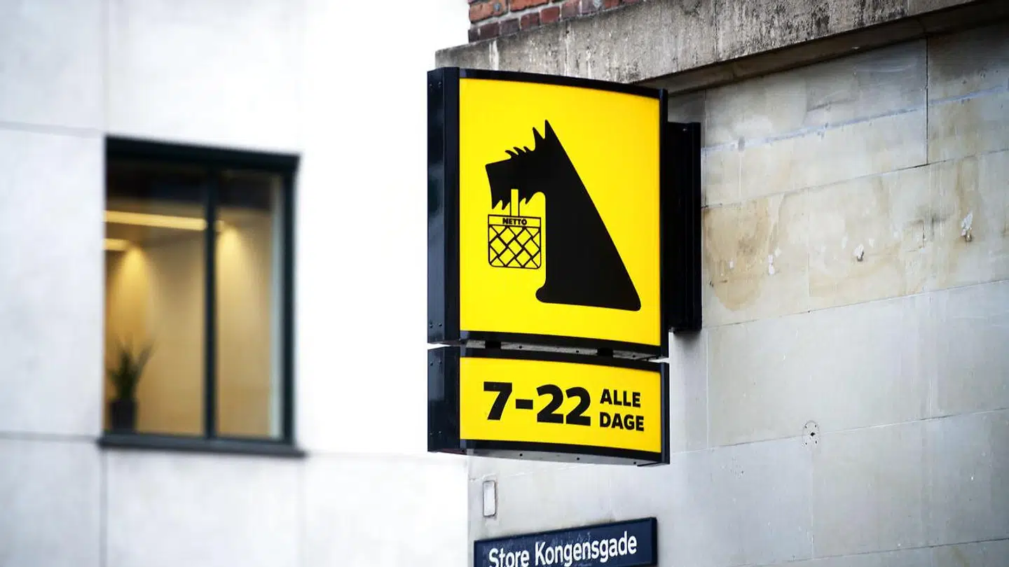 Netto er den supermarkedskæde i Danmarks med flest butikker. Også her dropper man turbokyllinger i montren med fersk kylling.