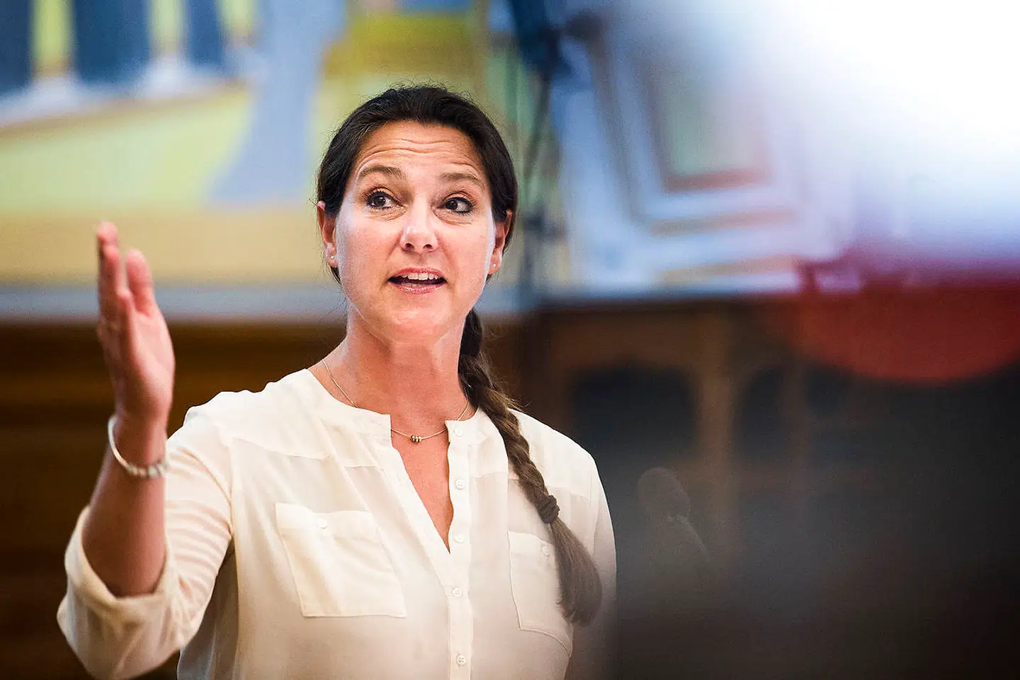 Jane Heitmann, ældreordfører for Venstre, er ude med riven efter regeringens beslutning om at droppe plejehjemstest, da pandemien rasede i januar.