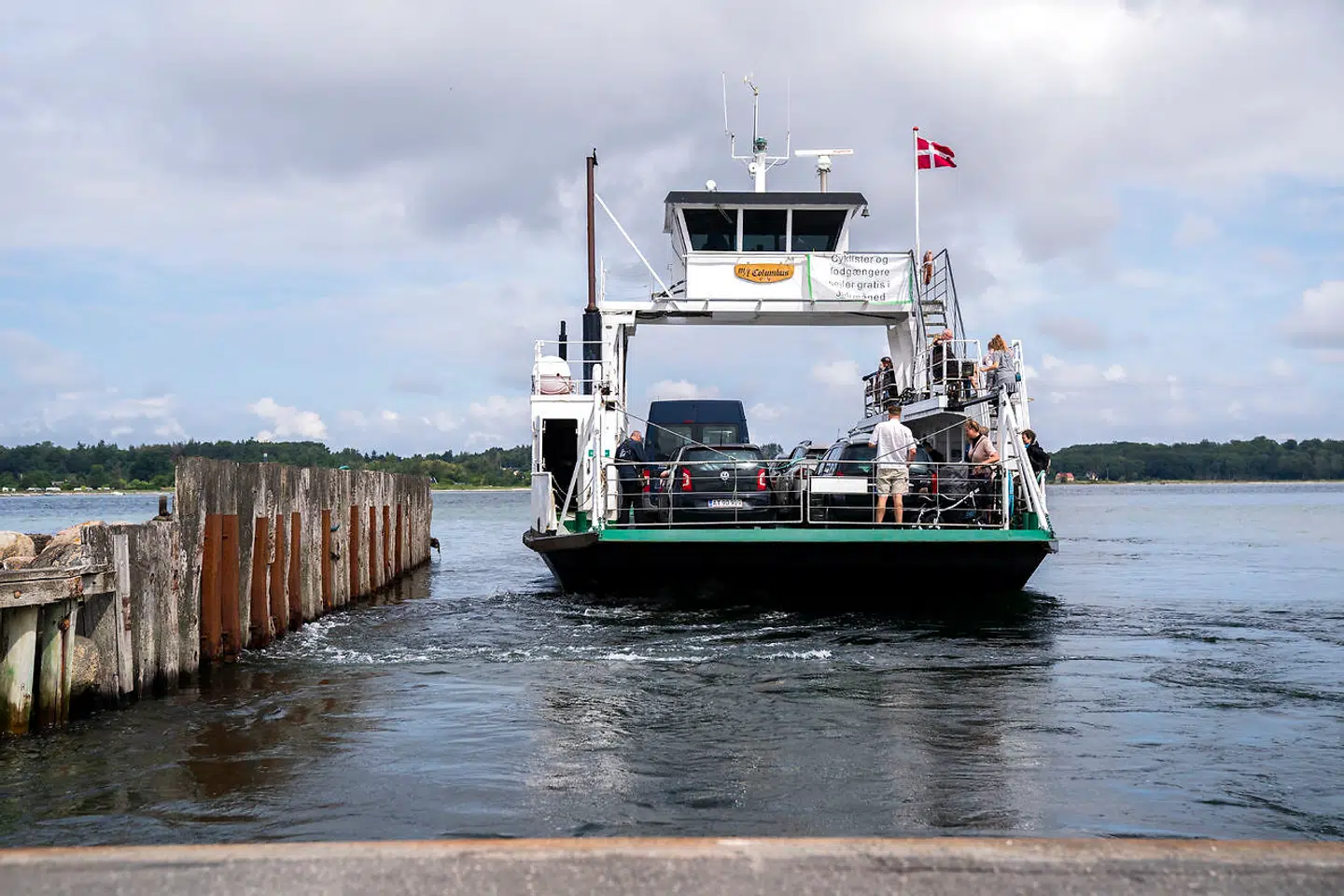 Kulhuse-Sølager færgen ved Kulhuse Havn, onsdag den 15. juni 2020. 56 færger har tilmeldt sig ordningen med gratis færgerejser for gående og cyklister i juli. Ordningen en del af en sommerpakke, der skal styrke turisme og aktiviteter i Danmark over sommeren i ly af coronakrisen.