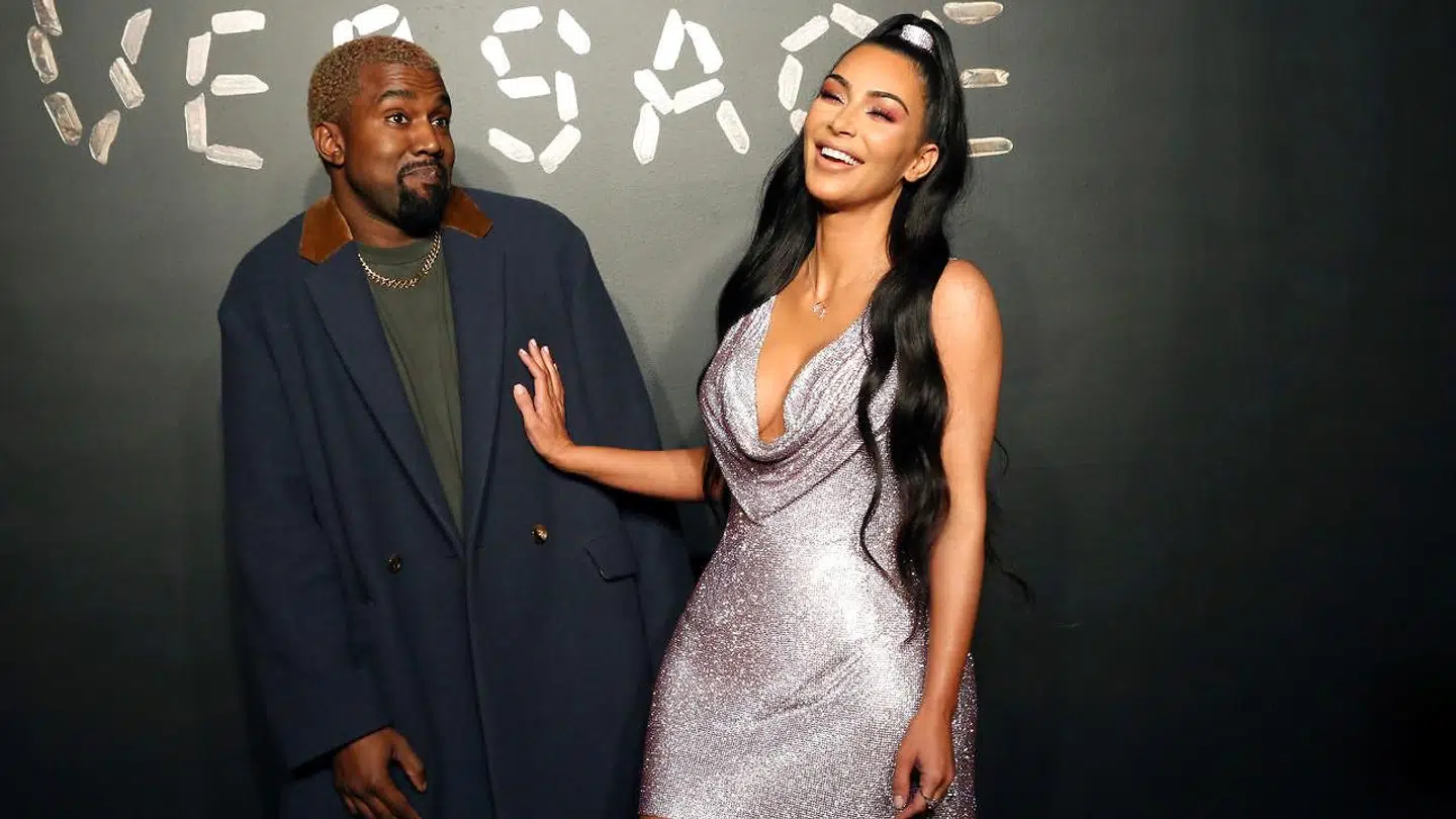 Det var først i 2020, at rygterne om de ægteskabelige problemer mellem Kim Kardashian og Kanye West kom frem. Det var året, hvor Kanye West meddelte sit ganske overraskende præsidentkandidatur, og Kim Kardashian måtte indrømme, at hendes mand var bipolar - og angiveligt var det den korte, men kontroversielle kampagne for embedet, der blev dråben, der fik bægeret til at flyde over for Kim Kardashian.
