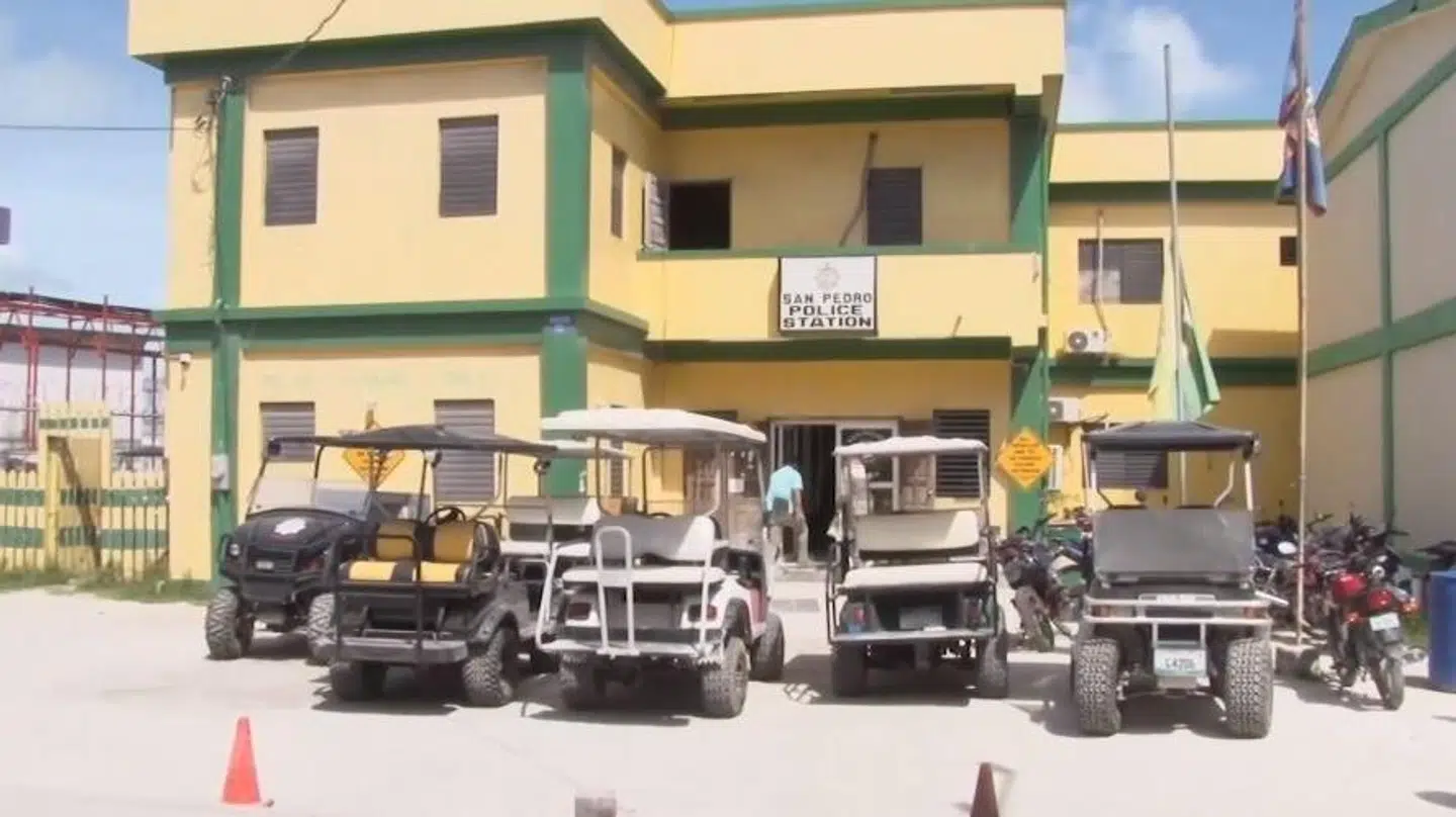 Jasmine Hartin har siden fredag siddet fængslet på politistationen i San Pedro.