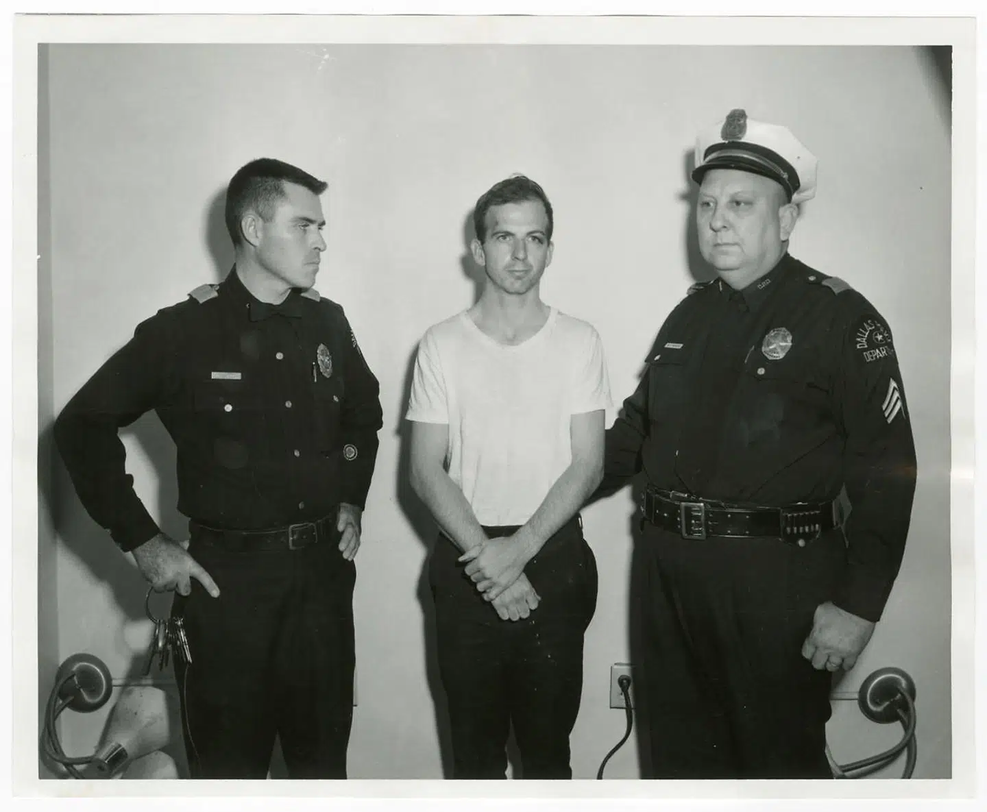 Lee Harvey Oswald efter sin anholdelse.