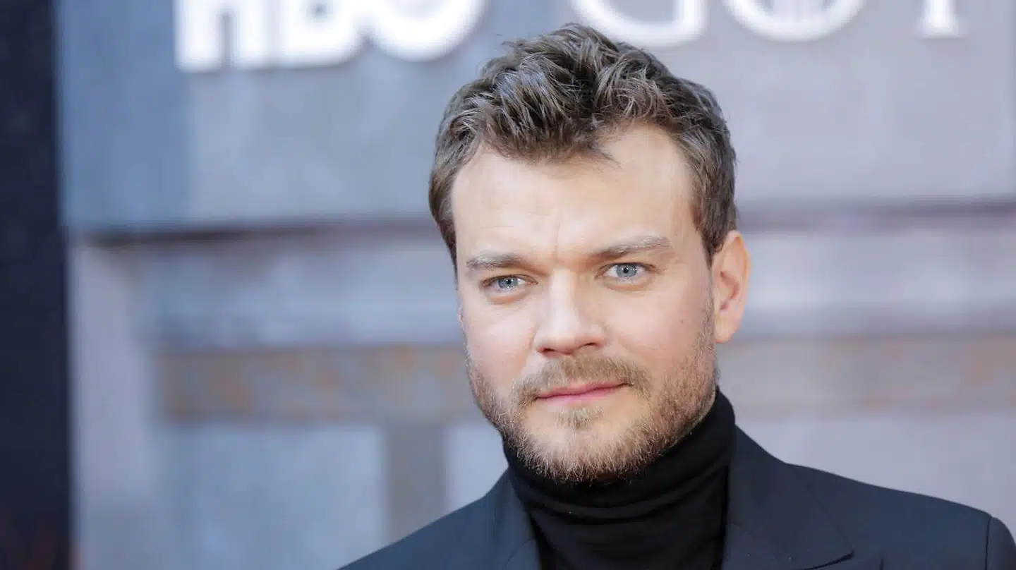 39-årige Pilou Asbæk bliver én af investorerne i B93.