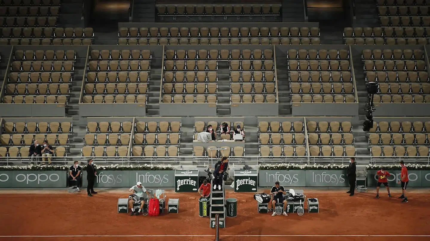 To spillere er smidt ud af French Open efter at være blevet testet positive.