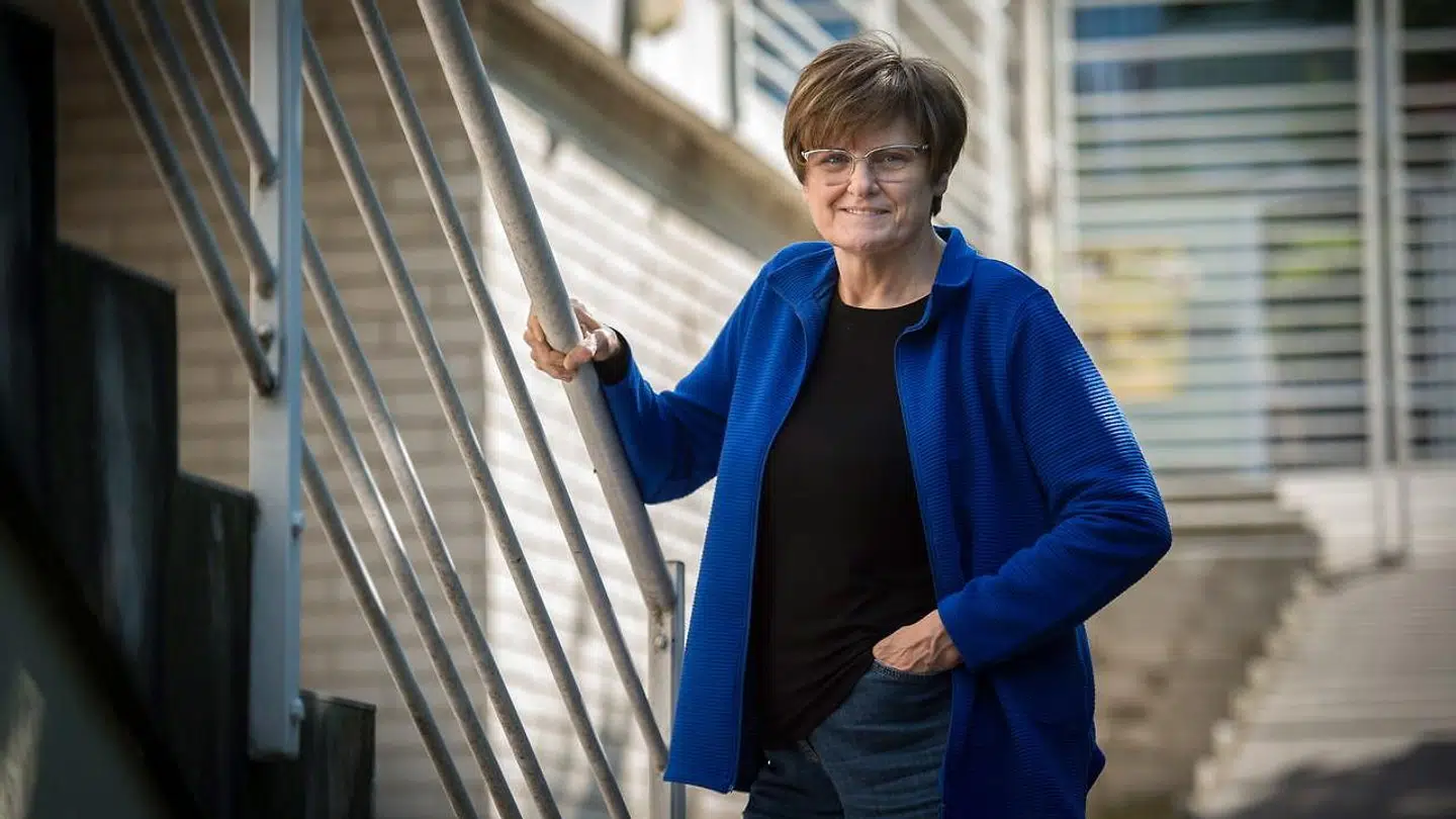 Det er den ungarnske forsker Katalin Kariko, der tilbage i begyndelsen af 1990'erne begyndte at teste mRNA-teknologien, som i dag har ført til udviklingen af covid-19 vacciner.