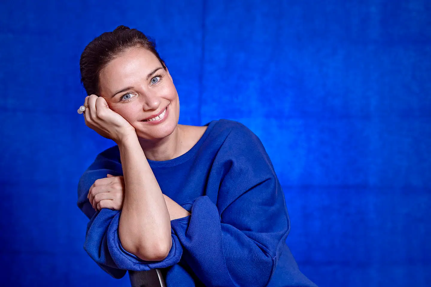Sofie Østergaard, tv-vært og danser, har blandt andet været vært på børnekanalen Ramasjang, 'Sofies Univers', 'SommerSummarum', 'Guld i købstæderne' og 'MGP', men er i øjeblikket aktuel i 'Versus' på DR1.