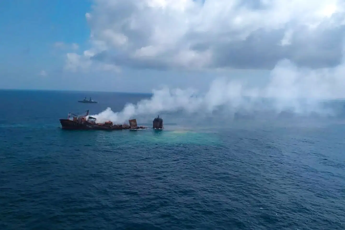 Skibet er ved at synke ud for kysten af Colombo, Sri Lanka.