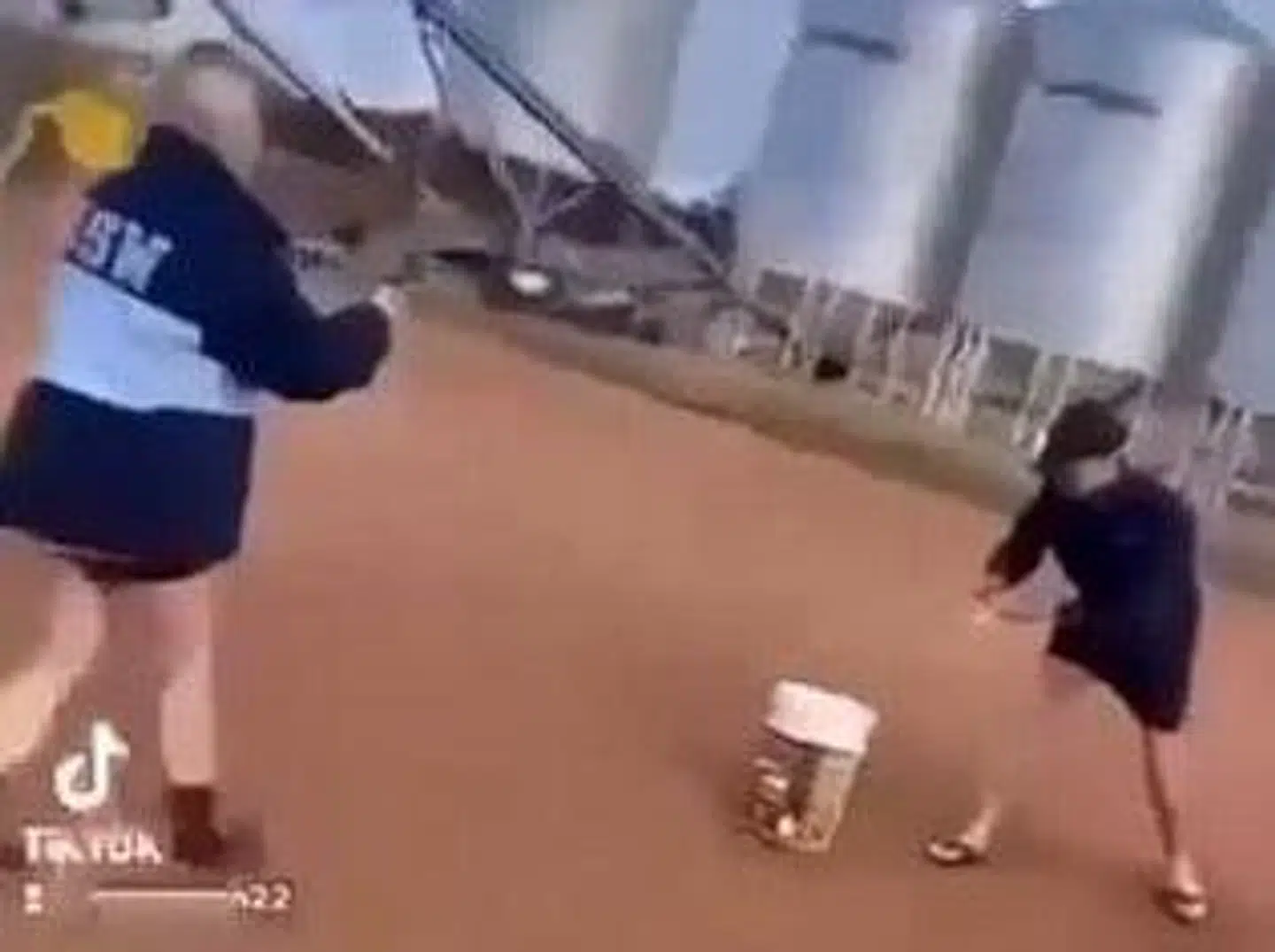 De to mænd er klar til at tænde op.