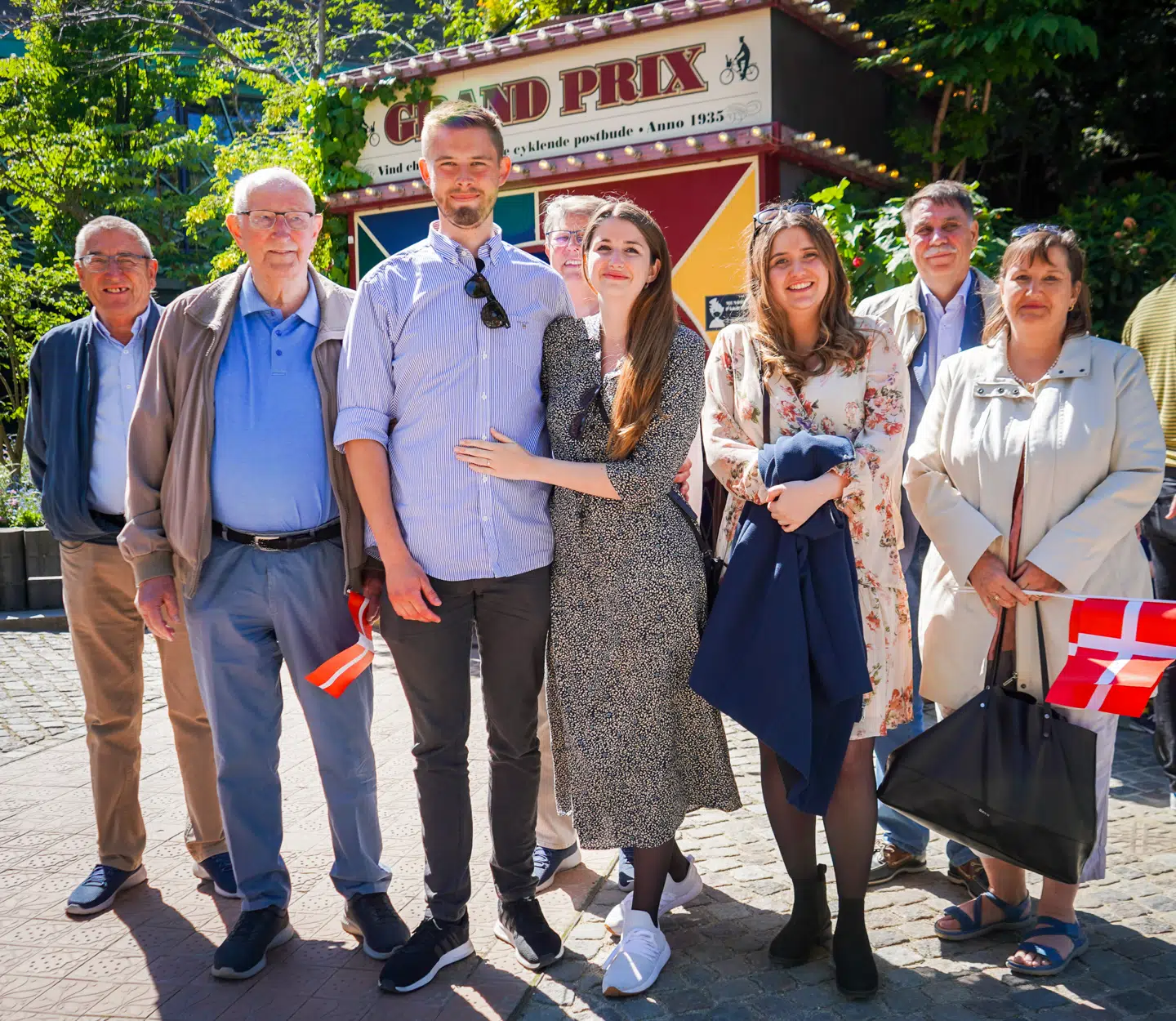 Helene og Emils familie kom med Tivolis Linie 8-tog for at overvære frieriet