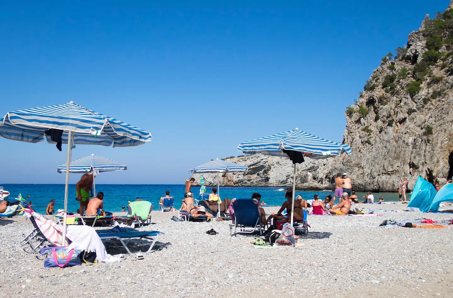 Danskerne afbestiller sommerhuset og booker rejser sydpå. Det sætter pres på pasfornyelserne i landets borgercentre.