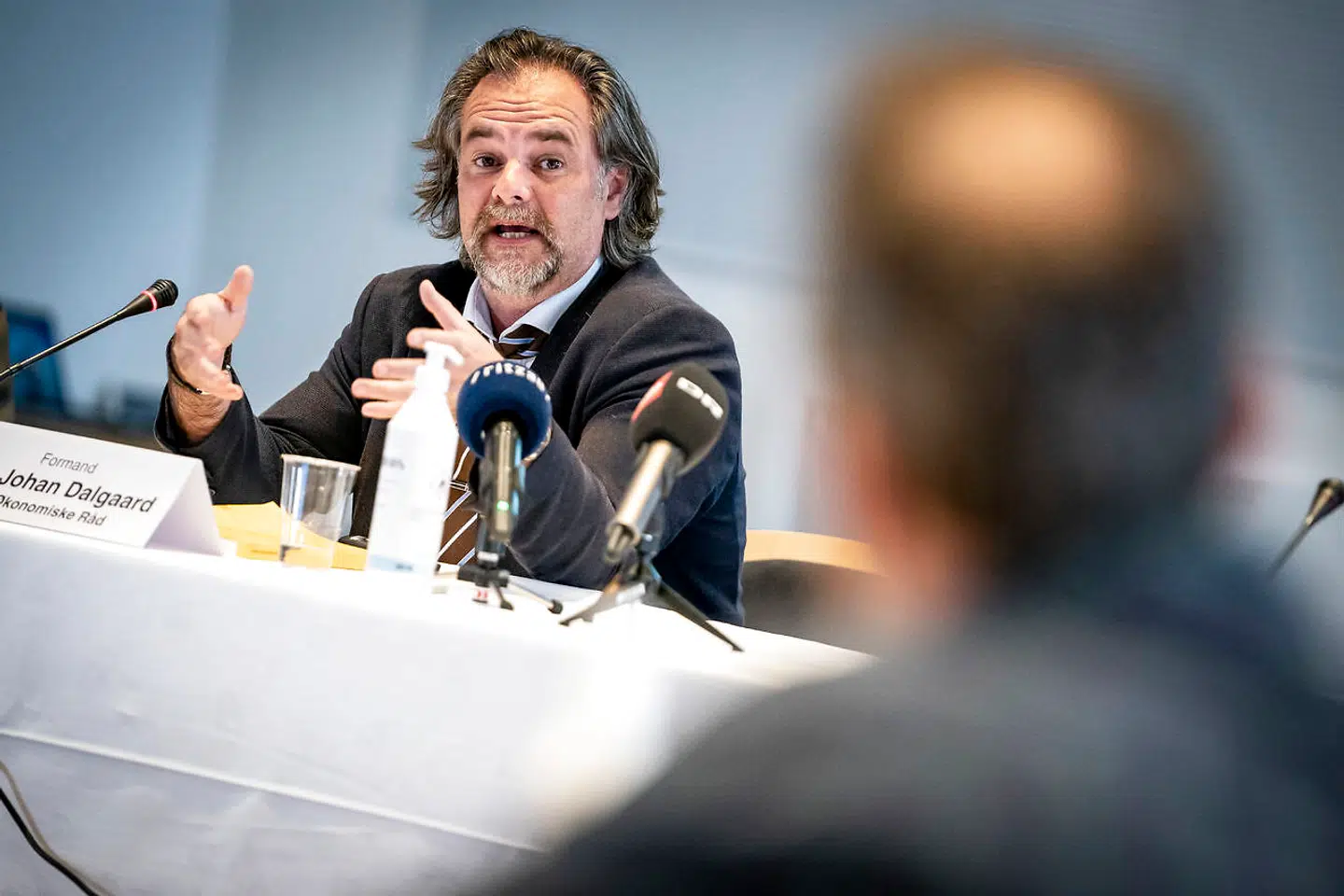 Formand for De Økonomiske Råd, overvismand Carl-Johan Dalgaard, taler i forbindelse med at De Økonomiske Råd offentliggør rapporten Dansk Økonomi, forår 2021, på et pressemøde i Eigtveds Pakhus i København, tirsdag den 1. juni 2021. (Foto: Mads Claus Rasmussen/Ritzau Scanpix)