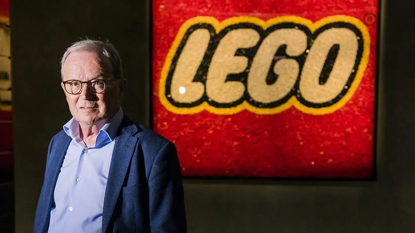 De to søstre er døtre af Kjeld Kirk Kristiansen - tredje generations ejer af LEGO Koncernen.