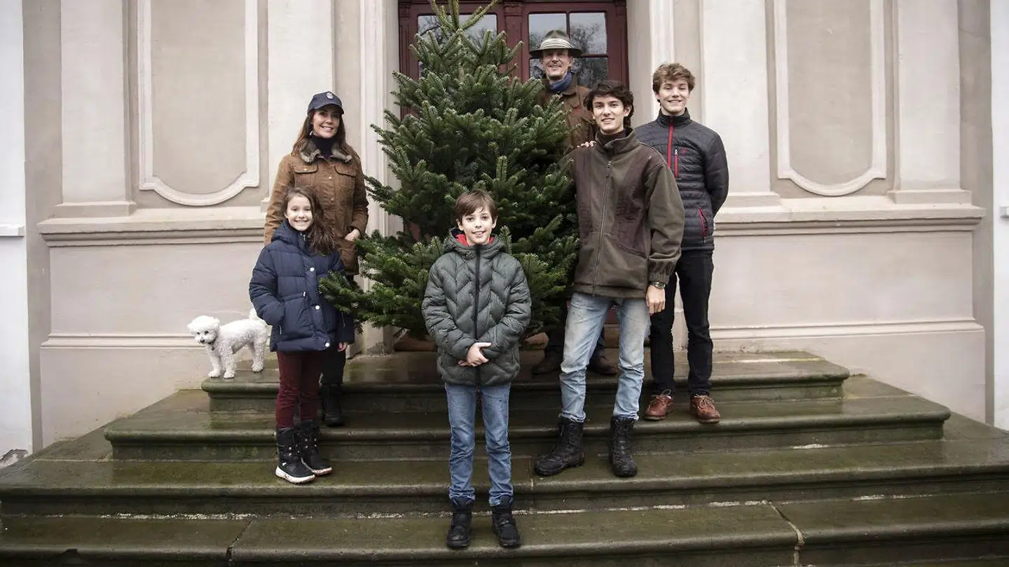 Sådan så det ud, da prins Joachim, prinsesse Marie og børnene prinsesse Athena, prins Henrik, prins Nikolai og prins Felix holdt julen 2020 i Danmark.