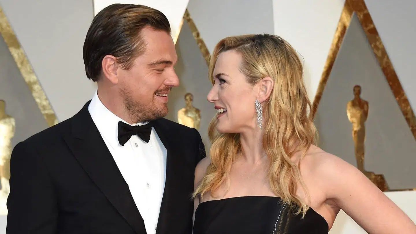 Kate Winslet på den røde løber med Leonardo DiCaprio, som hun spillede over for i 'Titanic'.