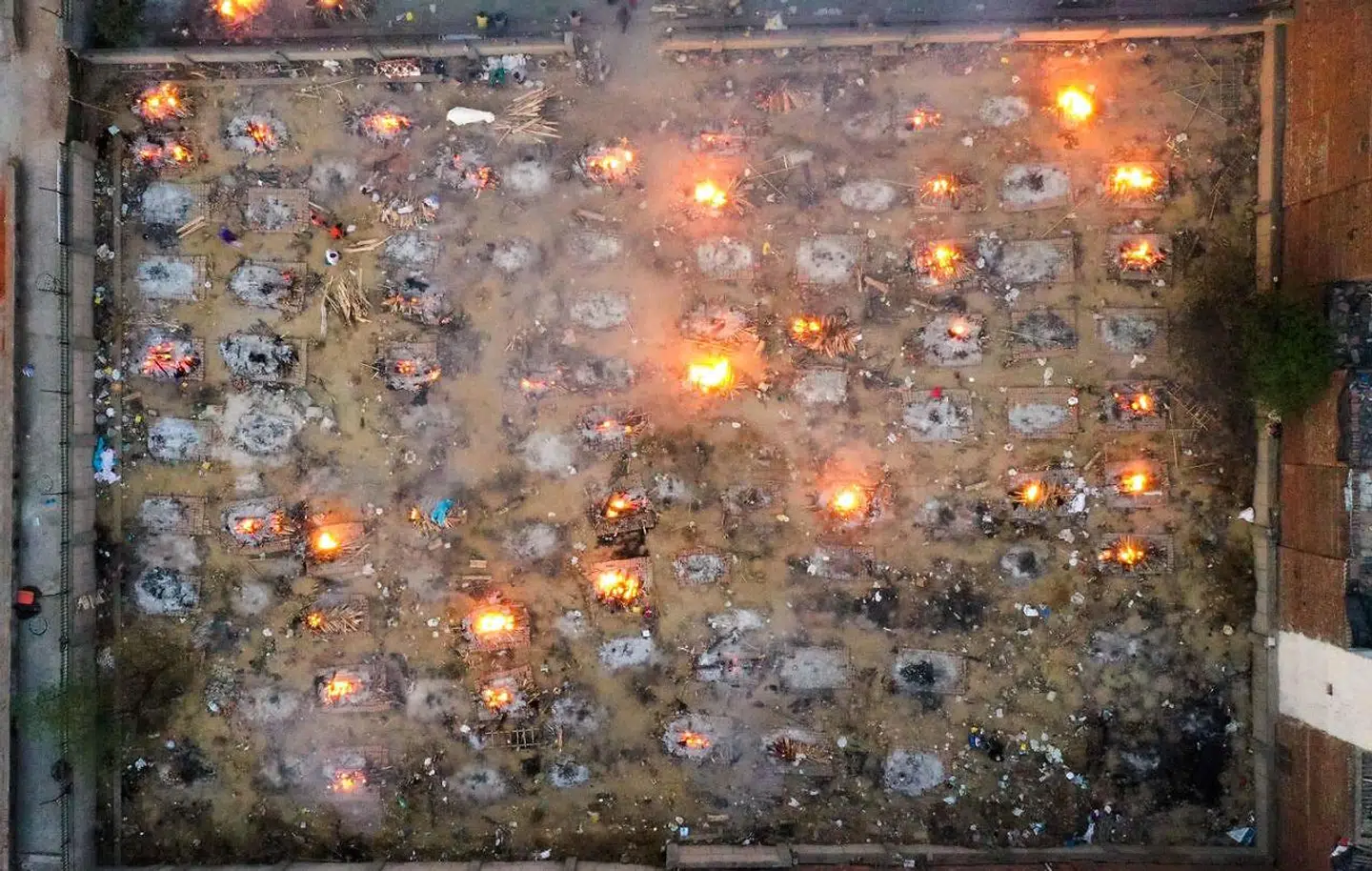 Et nyt opstået krematorium i Delhi.