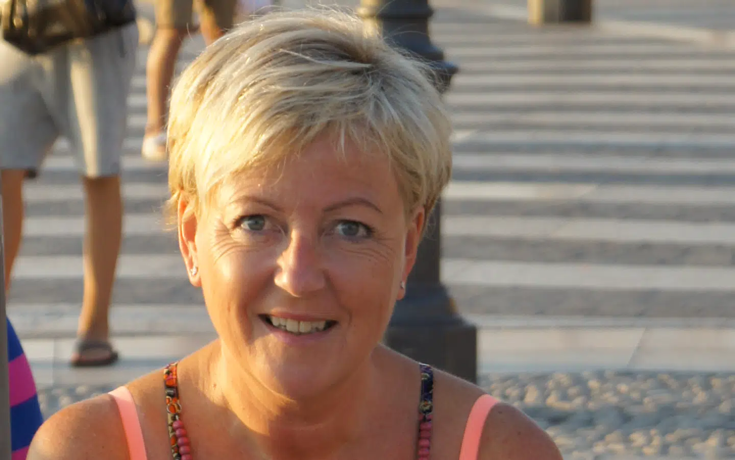 Annette Tullberg ved, at hun kan gøre sin togrejse meget billigere ved at købe en Orange-billet fra en anden station end Espergærde, hvor hun starter sin rejse.