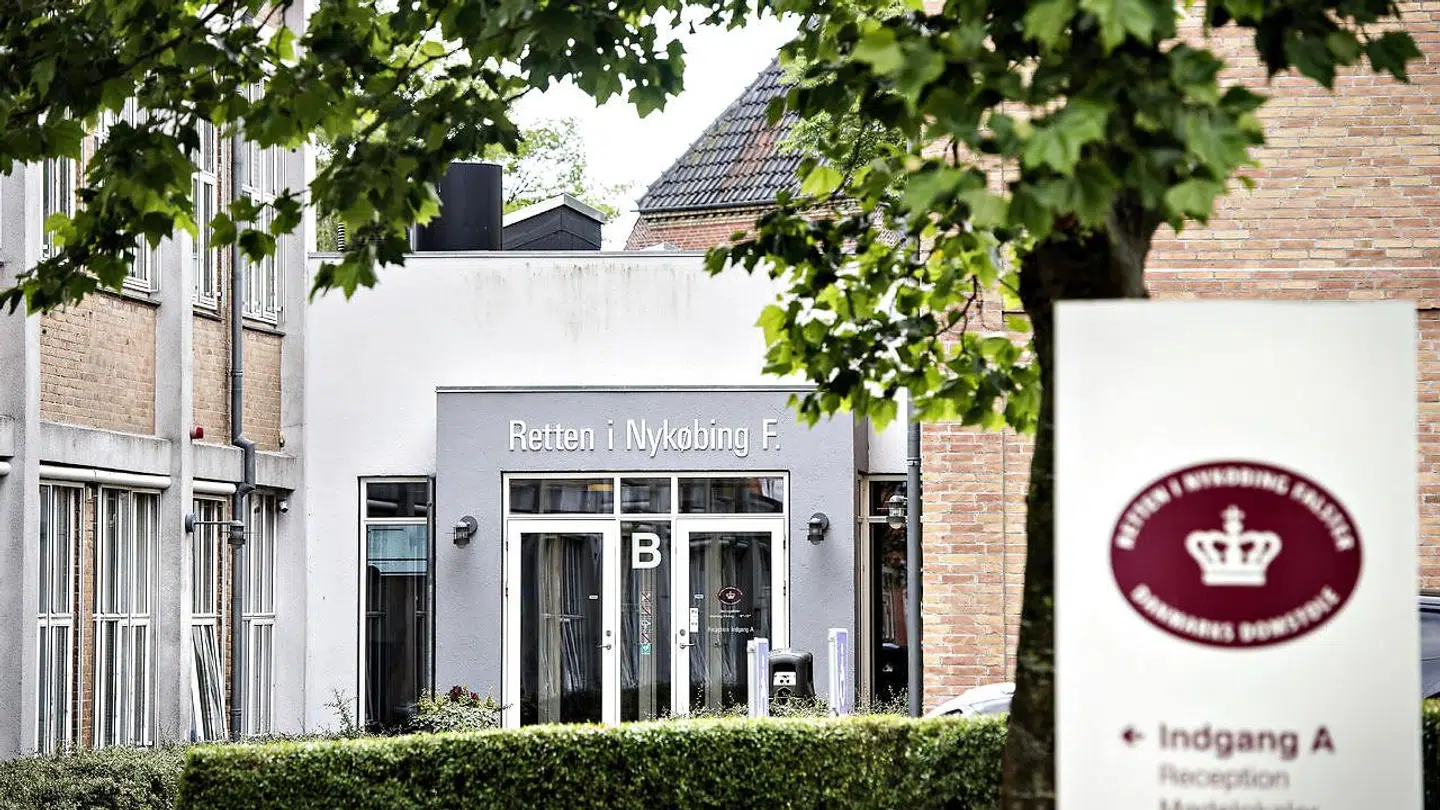 Retten i Nykøbing idømte mandag en 23-årig mand et år og to måneders fængsel for bedrageri. I Slagelse blev en 25-årig idømt et halvt års fængsel i en lignende sag. Foto: Scanpix
