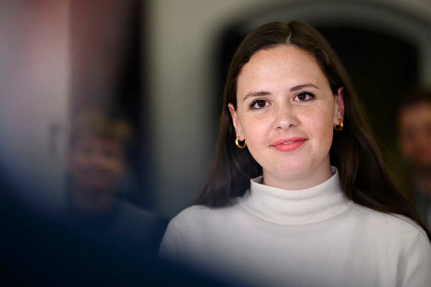 Victoria Velásquez (EL), da finansministeren, erhvervsministeren, kulturministeren samt aftalepartierne præsenterer en aftale om en sommer- og erhvervspakke til særligt udsatte sektorer, i Finansministeriet i København, natten til onsdag 19. maj 2021. (Foto: Philip Davali/Ritzau Scanpix)