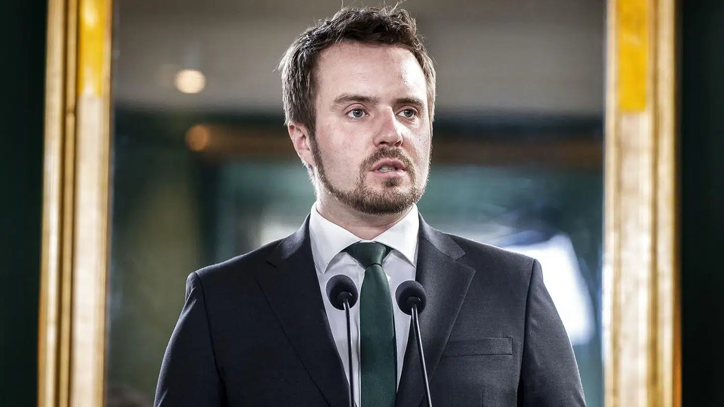 Erhversminister Simon Kollerup har taget et opgør med bankernes negative renter.