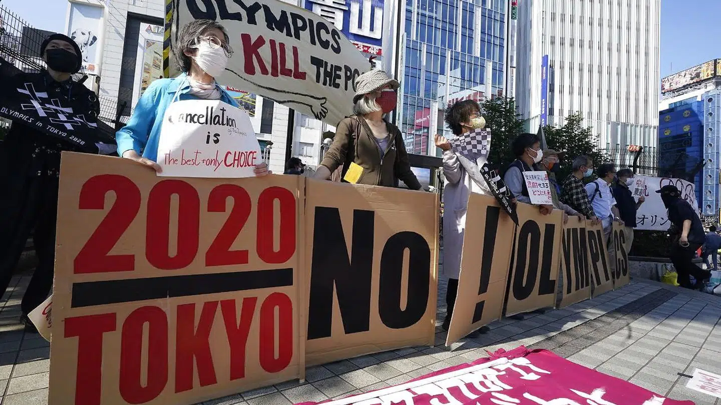 Der har de seneste uger været adskillige demonstrationer i den japanske hovedstad for at få OL aflyst.