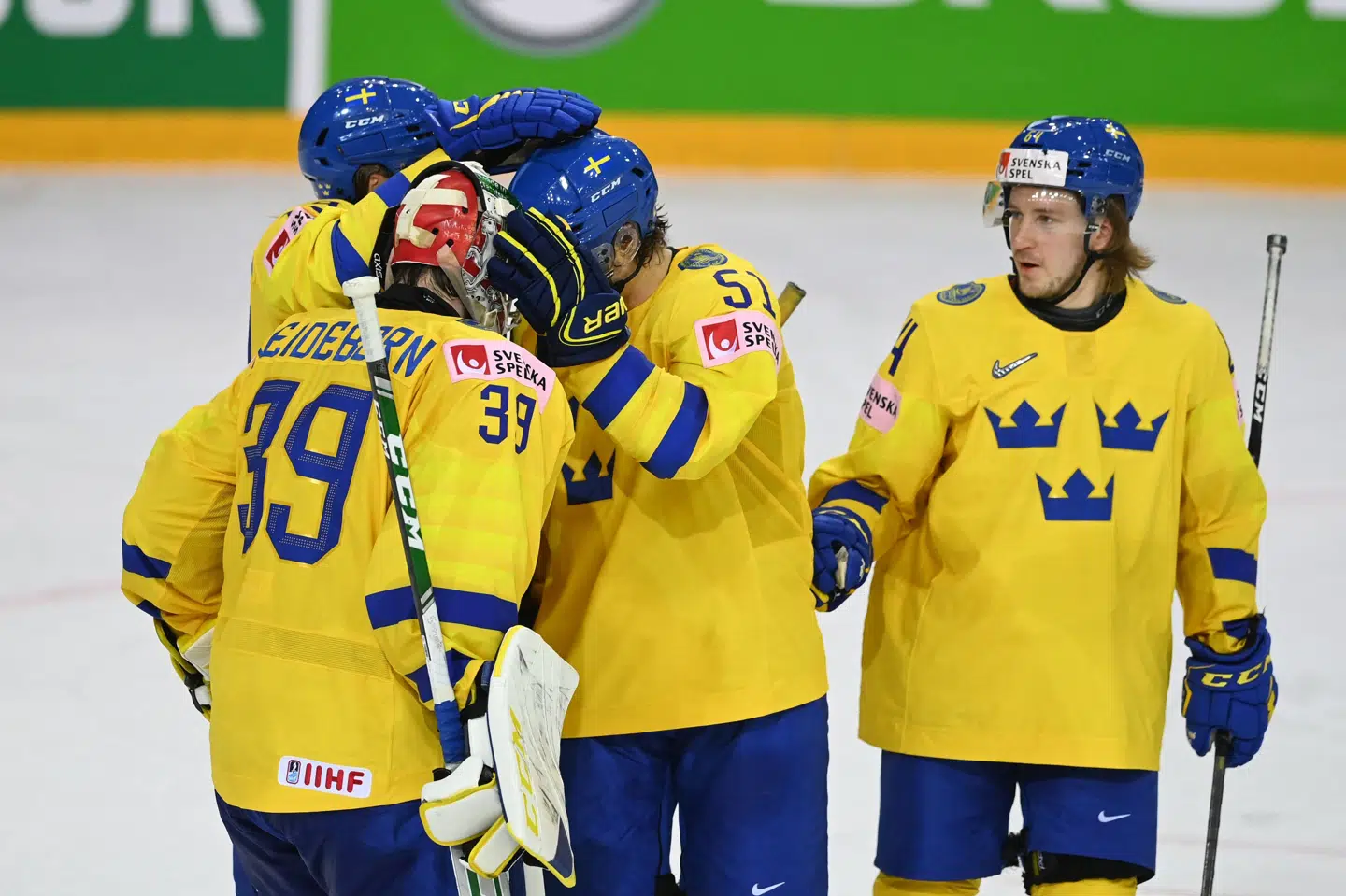 Sverige har nu vundet tre kampe ved VM og holder liv i håbet om at nå kvartfinalen. Det kan ske på bekostning af Danmark. Gints Ivuskans/Ritzau Scanpix