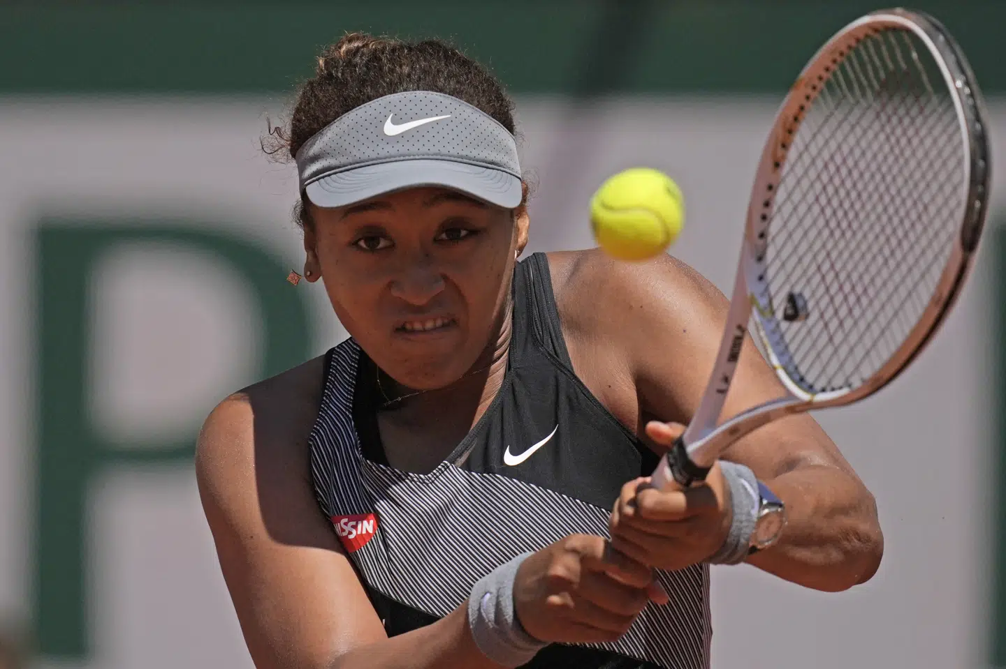 Naomi Osaka taler ikke med pressen i Paris, og det kan koste hende den fortsatte deltagelse i French Open. Christophe Ena/Ritzau Scanpix