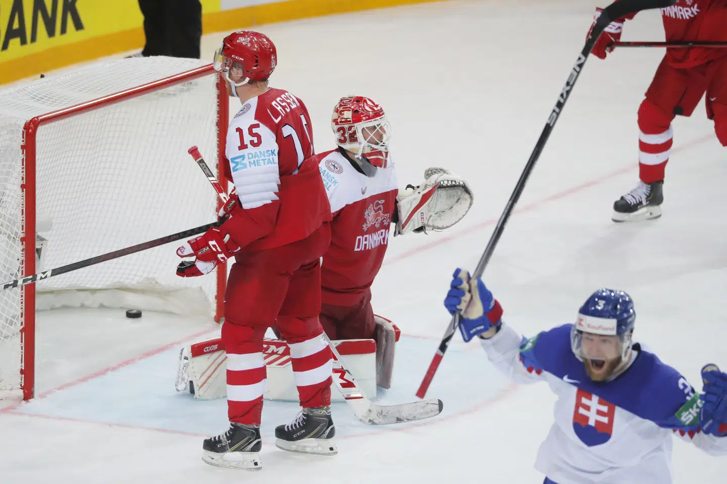 Slovakiet vandt 2-0 over Danmark lørdag aften. Dagen derpå håber de danske spillere på mere slovakisk jubel. Vasily Fedosenko/Reuters