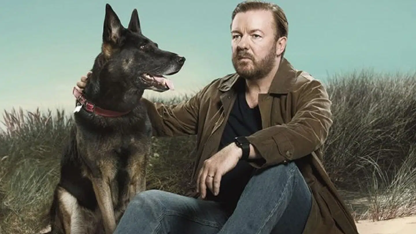 Ricky Gervais på plakaten for Netflix-serien 'After Life', som han står bag og spiller hovedrollen Tony i. Seriens producer, Charlie Hanson, er for nylig blevet fjernet fra serien efter anklager om overgreb.