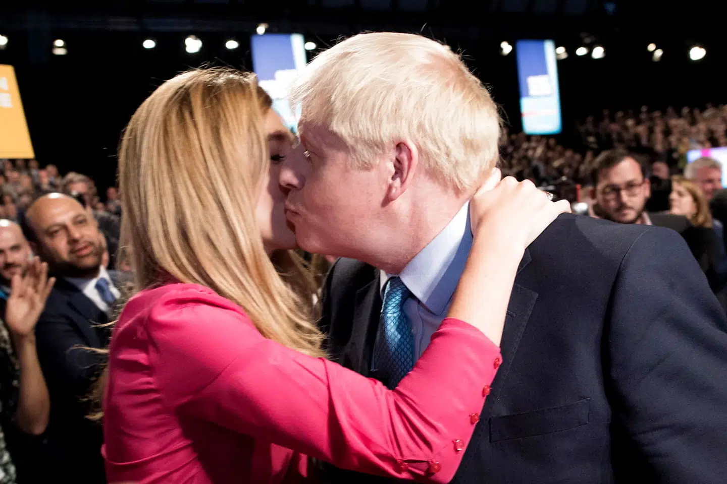 Dette billede er taget i oktober 2019. Kun to måneder før Johnson gik på knæ og friede til Carrie Symonds.