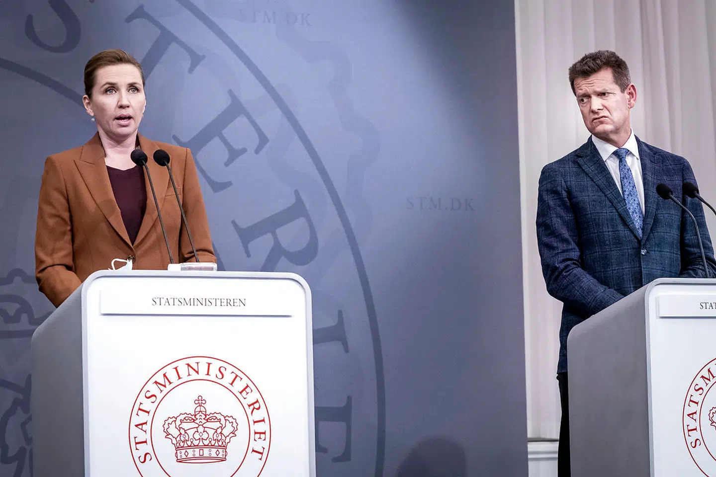 Pressemøde med statsminister Mette Frederiksen, Sundheds- og ældreminister Magnus Heunicke, direktør for Sundhedsstyrelsen Søren Brostrøm, direktør for Statens Serum Institut Henrik Ullum, rigspolitichef Thorkild Fogde og direktør i Lægemiddelstyrelsen Thomas Senderovitz i Spejlsalen på Christiansborg, tirsdag den 5. januar 2021.. (Foto: Liselotte Sabroe/Ritzau Scanpix)