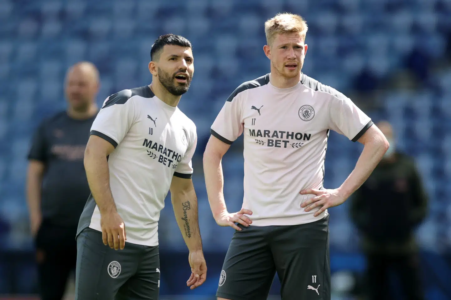 Sergio Agüero (t.v.) og Kevin De Bruyne (t.h.) træner på Estadio do Dragao i Porto før Champions League-finalen på samme stadion lørdag aften. Carl Recine/Reuters