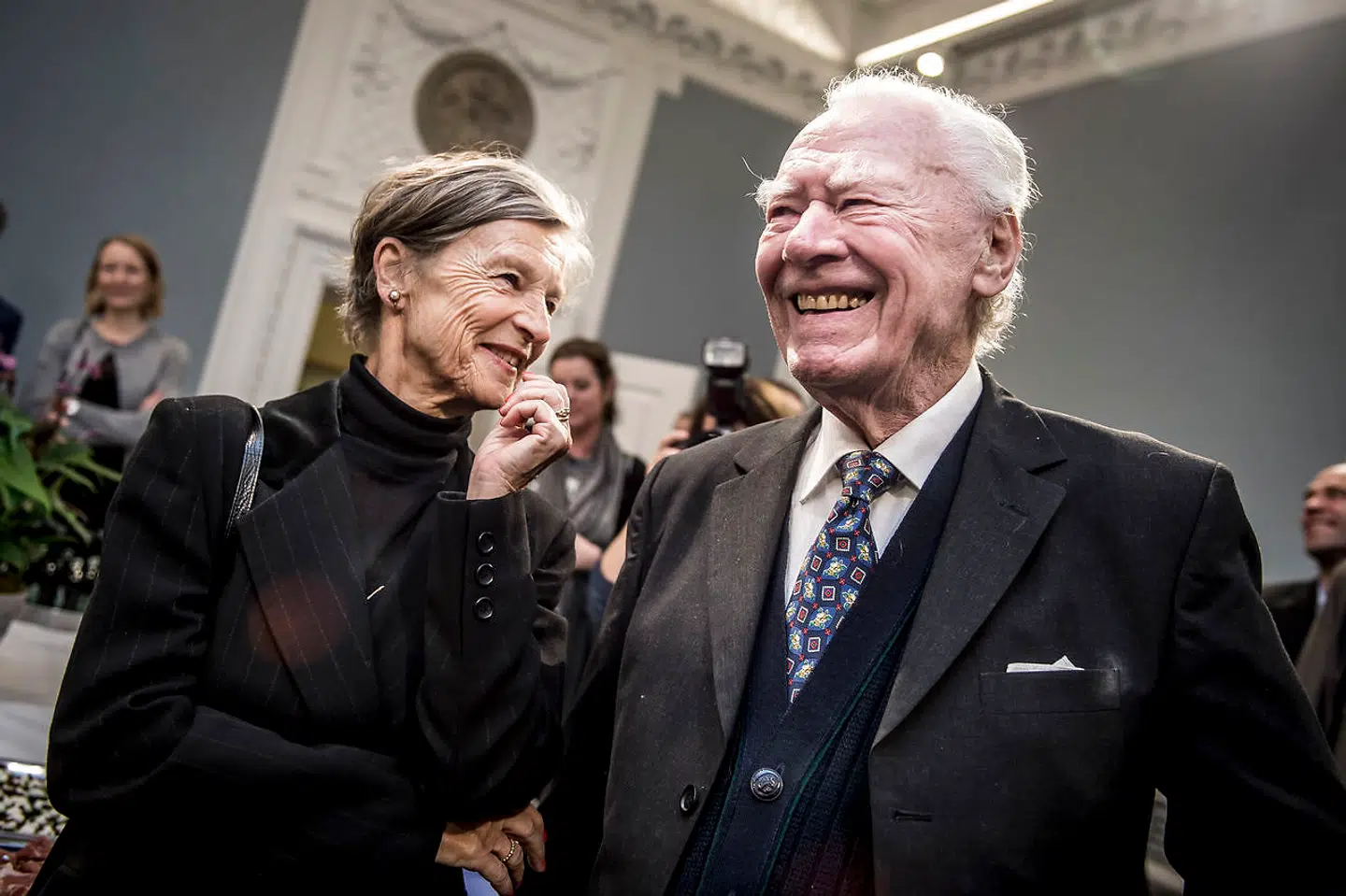 Anne Marie Vessel Schlüter og Poul Schlüther under bogreception i Statsministeriet, hvor bogen "Statsministrene" udkommer, torsdag den 9. november 2017. Bogen er skrevet af Anne Sofie Kragh og Michael Dyrby. I bogen medvirker Poul Schlüther, Poul Nyrup, Lars Løkke Rasmussen, Helle Thorning-Schmidt og Anders Fogh Rasmussen.. (Foto: Mads Claus Rasmussen/Scanpix 2017)