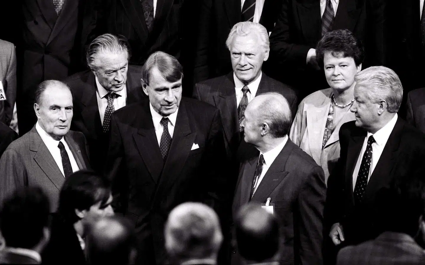 (FILES) This file photo taken on July 9, 1992 shows then French President Francois Mitterrand and Foreign Minister Roland Dumas of France, Finnish President Mauno Koivisto (3rd left), Danish Prime Minister Poul Schluter (background, 3rd R), President Alija Izetbegovic of Bosnia-Herzegovina, Norwegian Prime Minister Gro Harlem Bruntland and Russian President Boris Yeltsin ahead of a family photo during the CSCE, Conference for Security and Co-operation in Europe 1992 SUMMIT in Helsinki. - As it was confirmed on May 28, 2021, former Danish Prime Minister Schluter died on May 27, 2021 at the age of 92. (Photo by Jaakko AVIKAINEN / Lehtikuva / AFP)