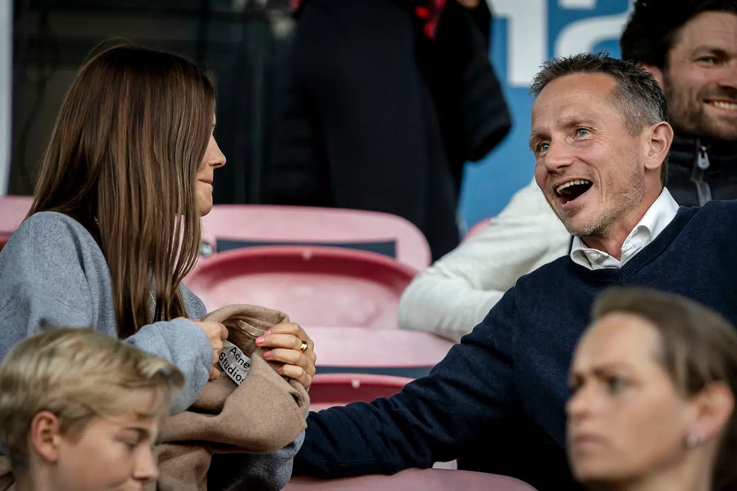Pernille Rosendahl og folketingsmedlem Kristian Jensen (V) under Superliga-kampen mellem FC Midtjylland og FC København på MCH Arena i Herning, torsdag den 9. juli 2020. FCM vinder kampen 3-1.. (Foto: Mads Claus Rasmussen/Ritzau Scanpix)