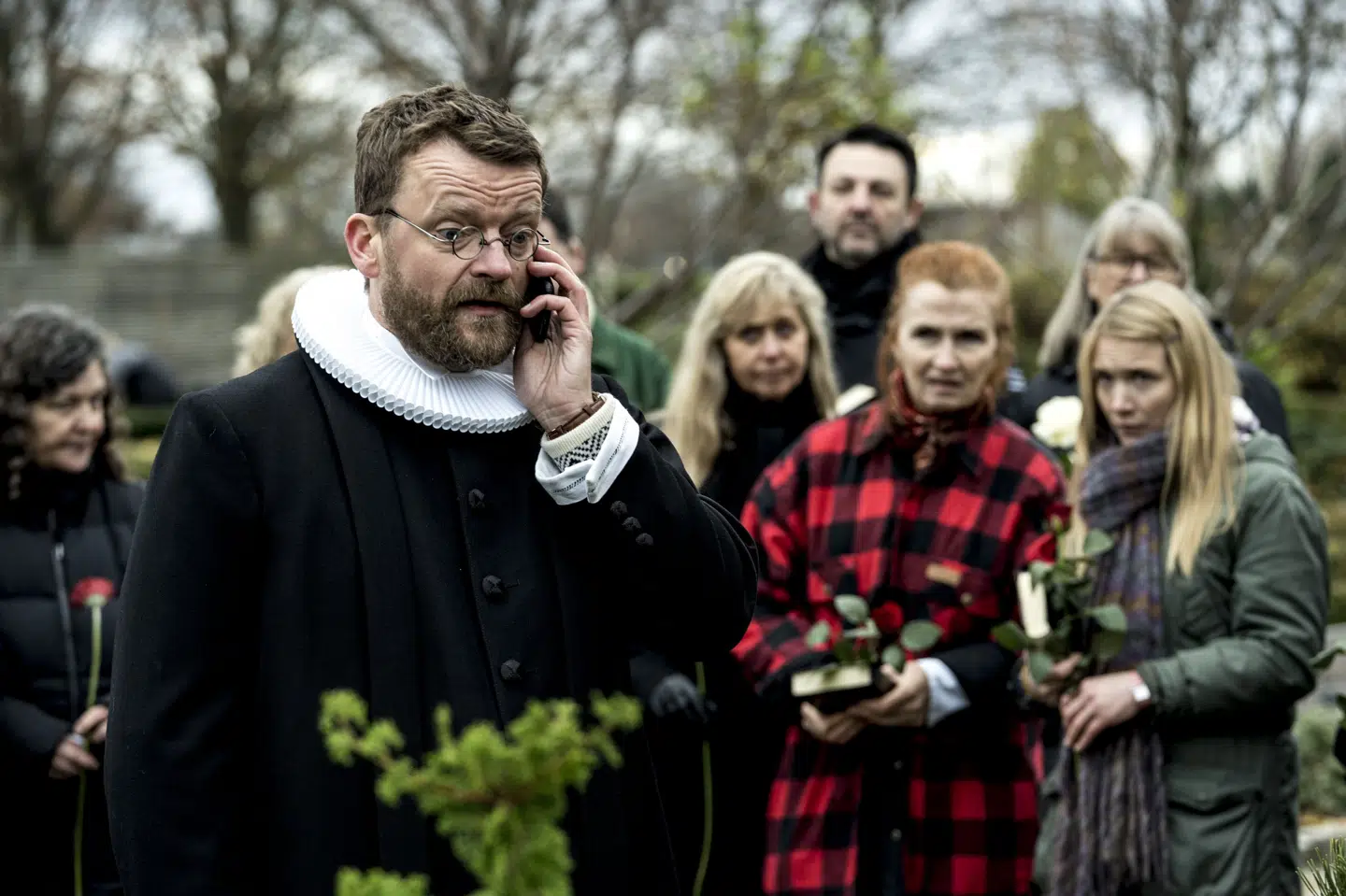 - Vi er meget stolte af det særlige univers, som seriens forfattere og hovedrolleindehavere, Jonas Mogensen og Kasper Gross, har skabt. De er virkelig gode historiefortællere og har med Minkavlerne lavet en serie, der tager udgangspunkt i en del af Danmark, vi sjældent ser portrætteret i fiktionens verden. Vores seere og brugere elsker det, så det er helt naturligt for os at lave endnu en sæson, siger Lea Løbger, TV2's executive producer på serien, i en pressemeddelelse. Per Arnesen/TV2/Free