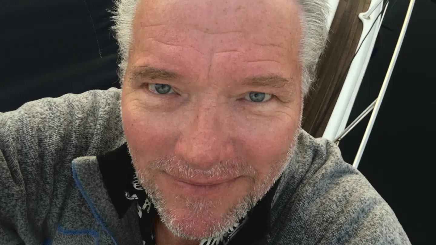 Bo Schriver bor på Islands Brygge og oplever vandvidssejlads hver dag.