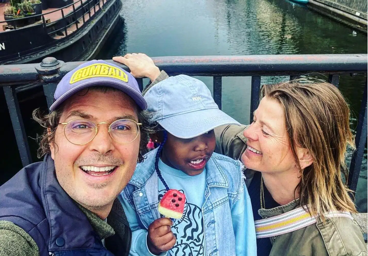 Pelle Hvenegaard med datteren Zoe Ukhona og konen Caroline Gullacksen