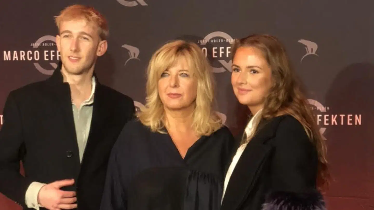 Paprika Steen med sin søn, Otto Rieks, og hans kæreste, Fillipa Høyer, ved premieren på 'Marco Wffekten'.