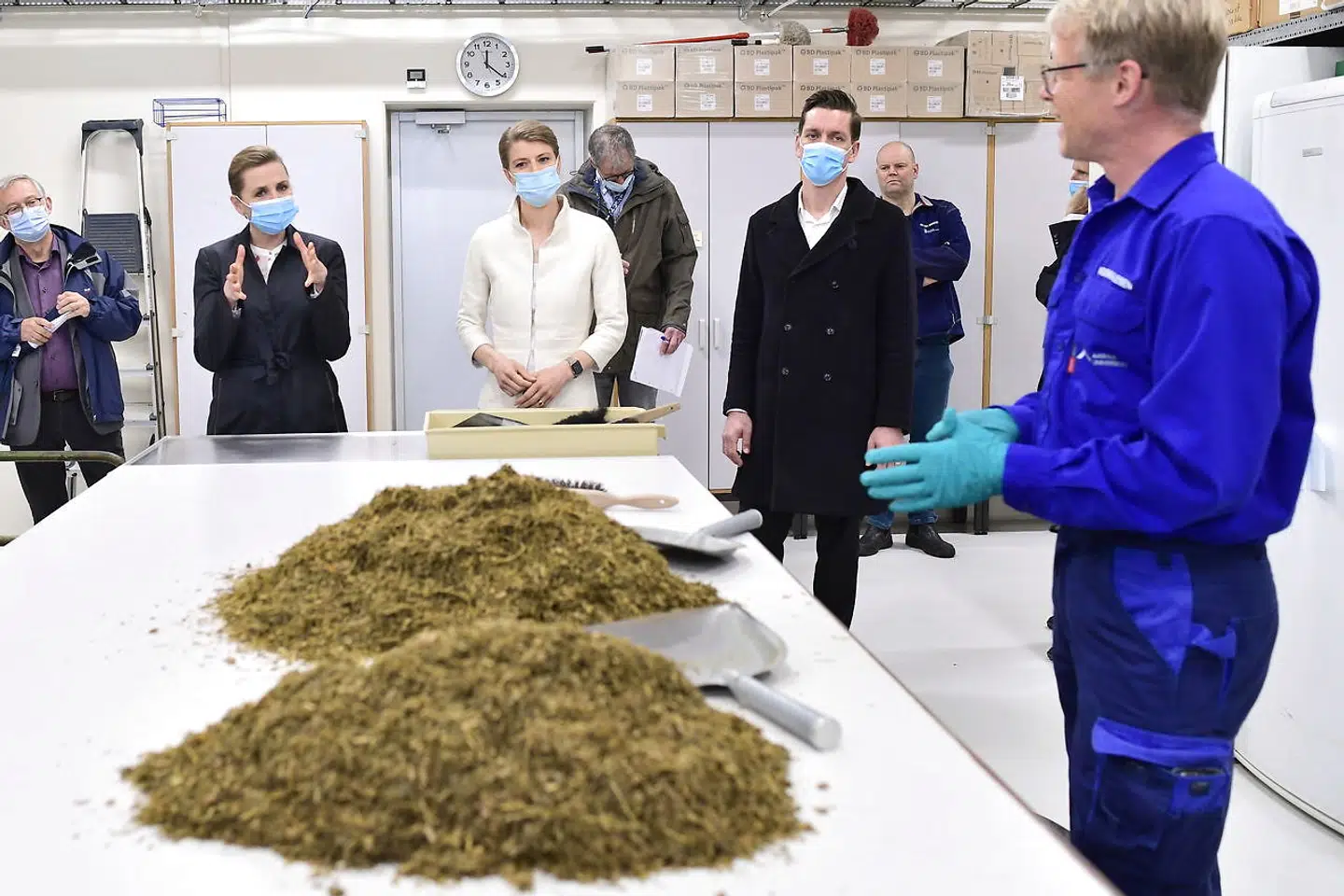 Statsminister Mette Frederiksen, uddannelses- og forskningsminister Ane Halsboe-Jørgensen og indenrigs- og boligminister Kaare Dybvad Bek præsenterer regeringens udspil 'Tættere på flere uddannelser og stærke lokalsamfund', på Aarhus Universitet Foulum torsdag den 27. maj 2021.