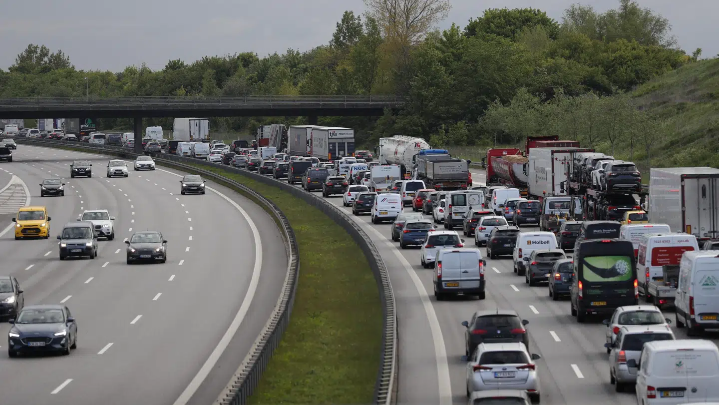 Der er massiv kø på Køge Bugt Motorvejen torsdag morgen.