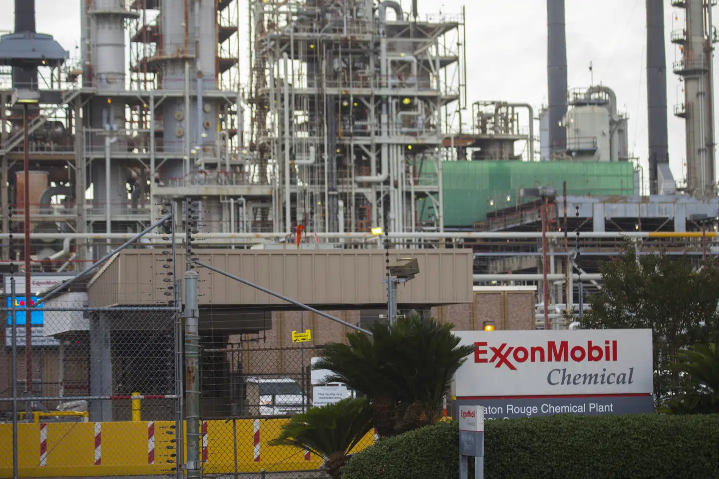 ExxonMobil er et af verdens største børsnoterede olie- og gasselskaber med aktiviteter kloden over. Foto er fra en kemisk fabrik i Louisiana i USA. (Arkivfoto) Lee Celano/Reuters