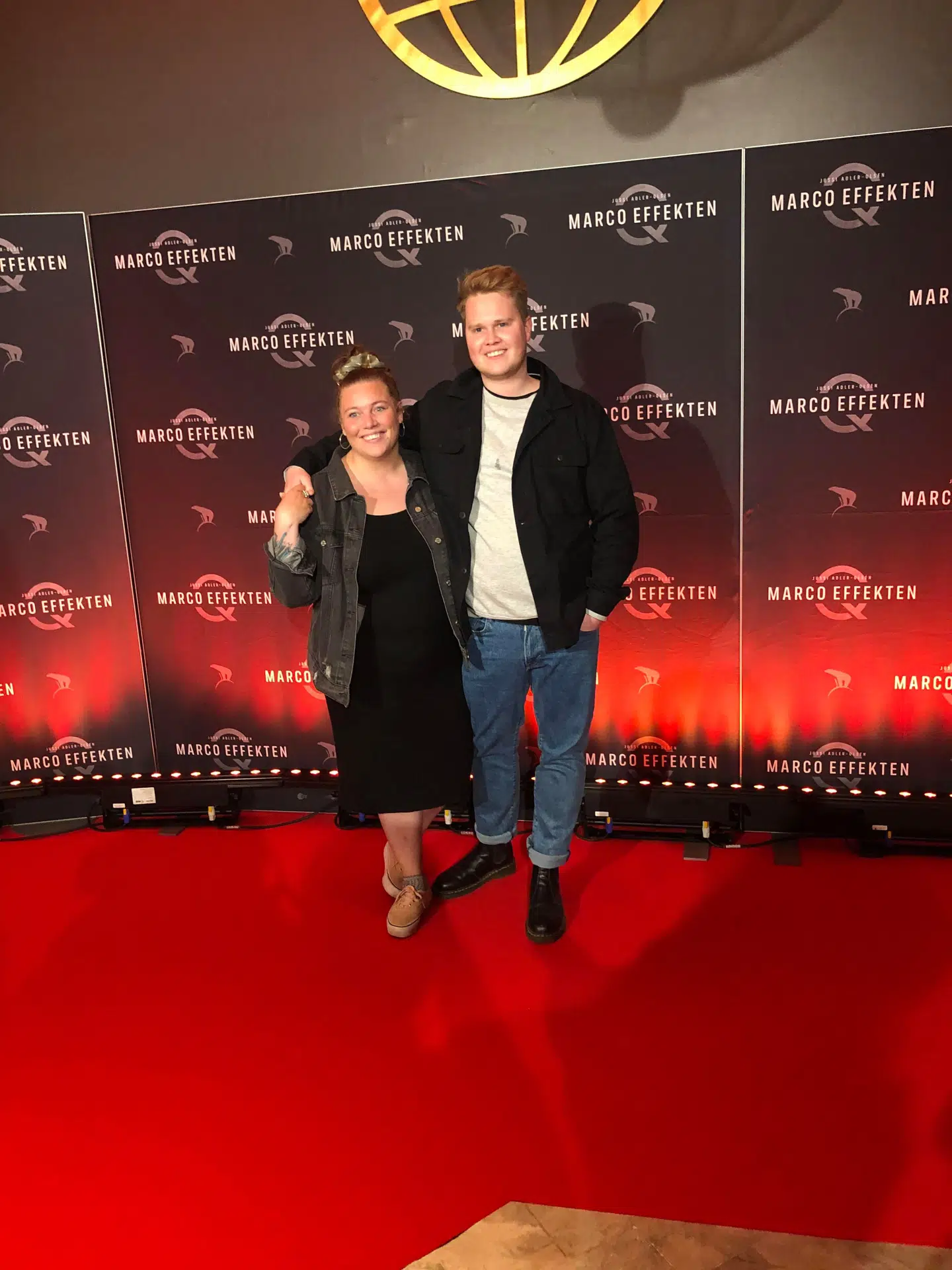 Ane Høgsberg og Lasse Madsen på den røde løber til gallapremieren på 'Marco Effekten'. Foto: Rasmus Vestergaard.