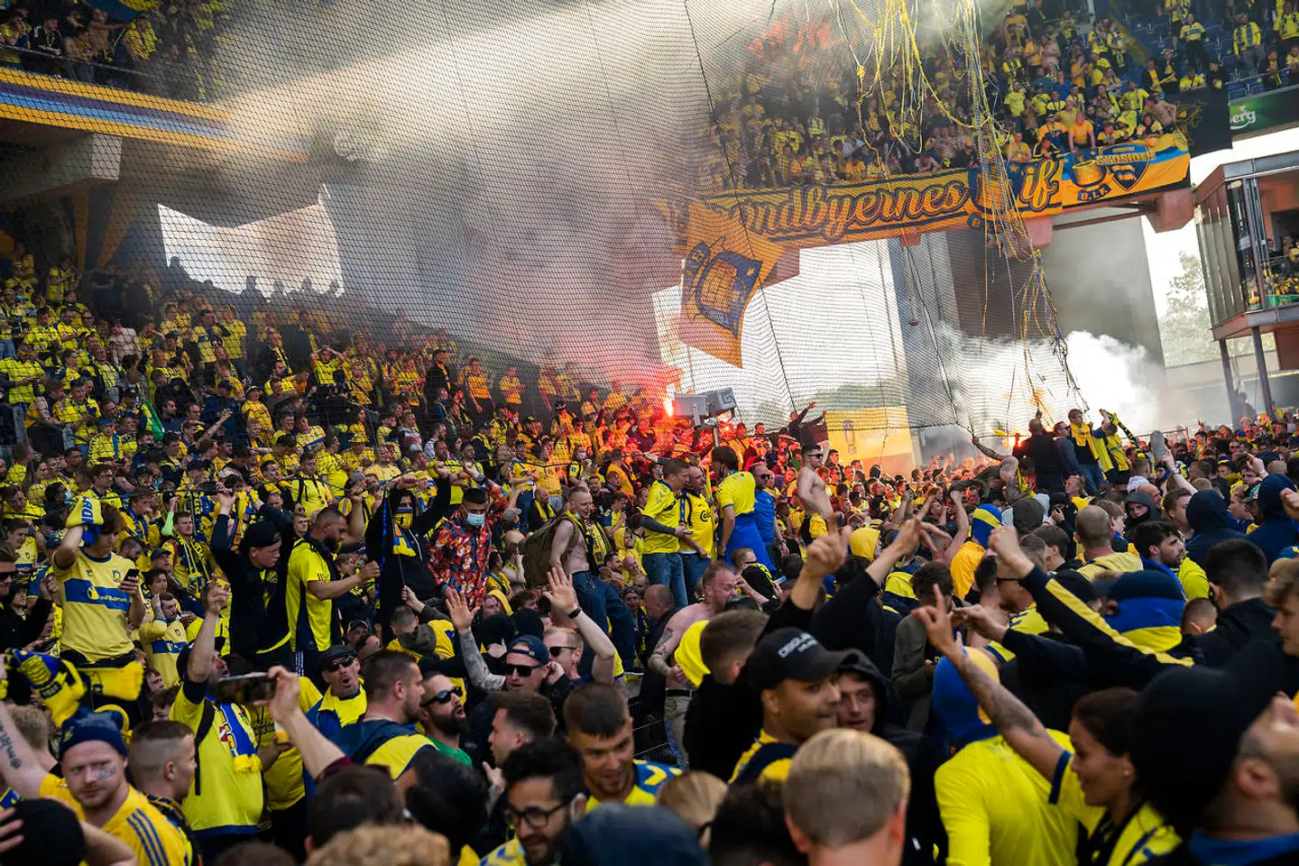 Brøndbyfans i forbindelse med superligakampen imellem Brøndby og FC Nordsjælland på Brøndby Stadion, mandag den 24. maj 2021. (foto: Martin Sylvest/Ritzau Scanpix 2021).