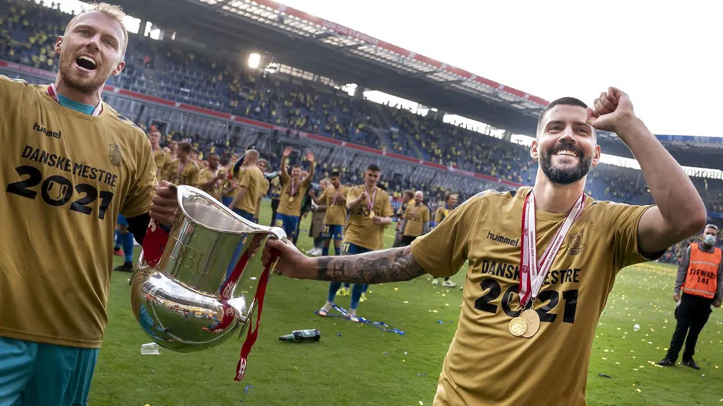 Marvin Schwäbe (tv.) og Anthony Jung (th.) har kontraktudløb med Brøndby denne sommer.