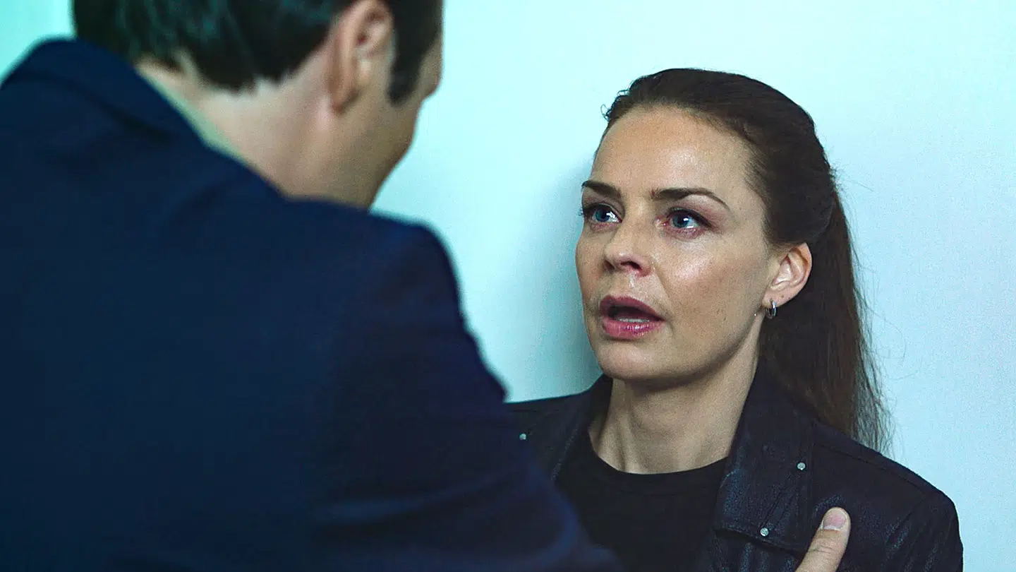 I serien 'Exit', spiller Agnes Kittelsen, Hermine Veile, der både fysisk og psykisk mishandles af sin mand. Foto DR.